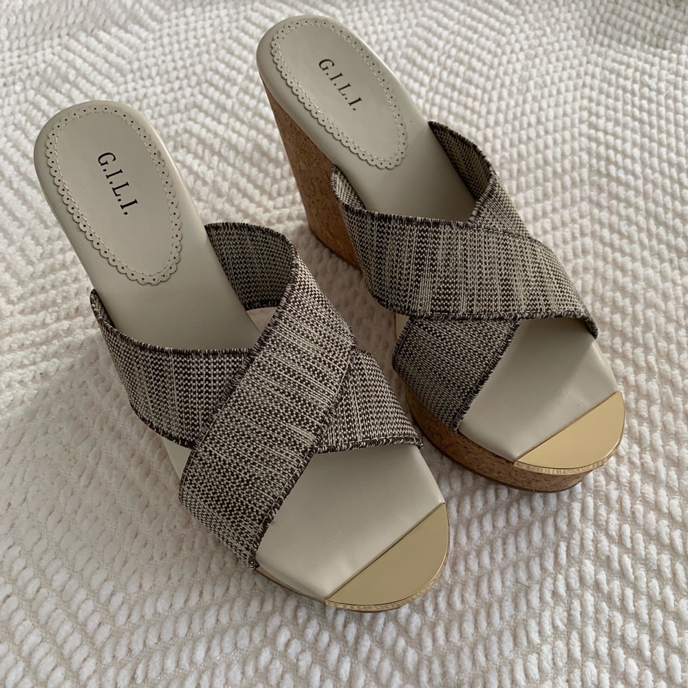 G. I. L. I Wedge Platform Sandals Size 9.5